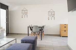 TV - Cozy Apartment in Mazatlan with AC (Mazatlán)