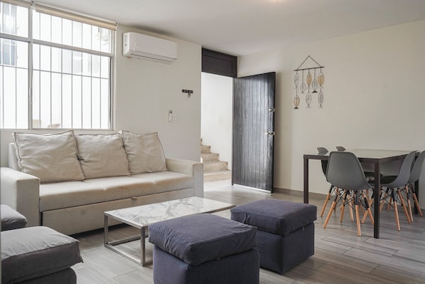 Deluxe Apartment | Living room