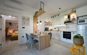 Fridge, oven, dishwasher, coffee/tea maker