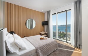 4 bedrooms, iron/ironing board, travel cot, free WiFi - Stunning home in Turanj (Turanj)