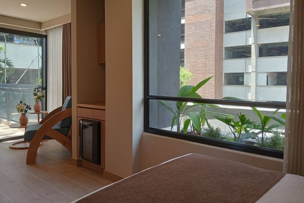 เครื่องนอนระดับพรีเมียม, ผ้านวมขนเป็ด, เตียง Select Comfort, มินิบาร์