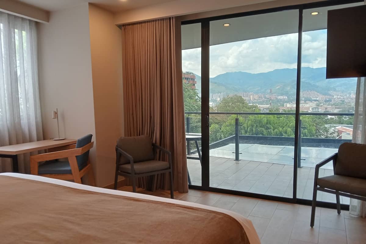 เครื่องนอนระดับพรีเมียม, ผ้านวมขนเป็ด, เตียง Select Comfort, มินิบาร์