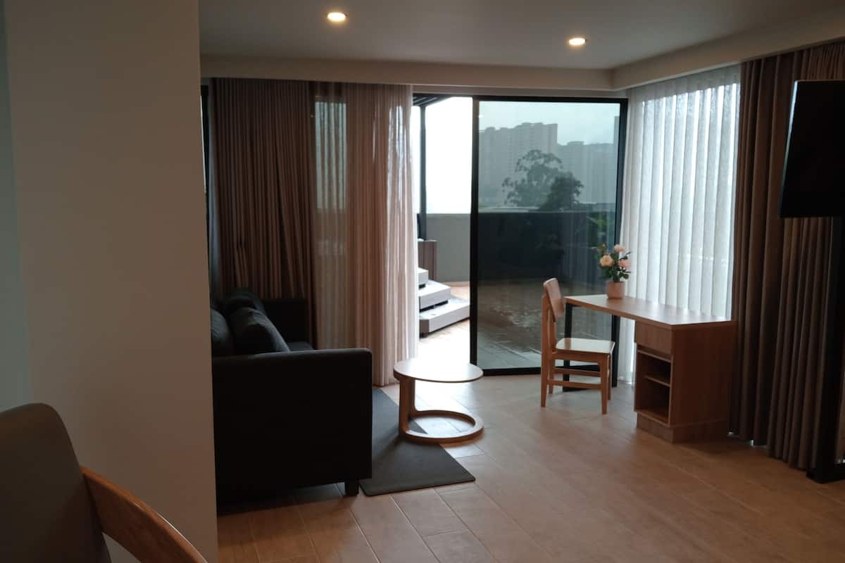 เครื่องนอนระดับพรีเมียม, ผ้านวมขนเป็ด, เตียง Select Comfort,   มินิบาร์