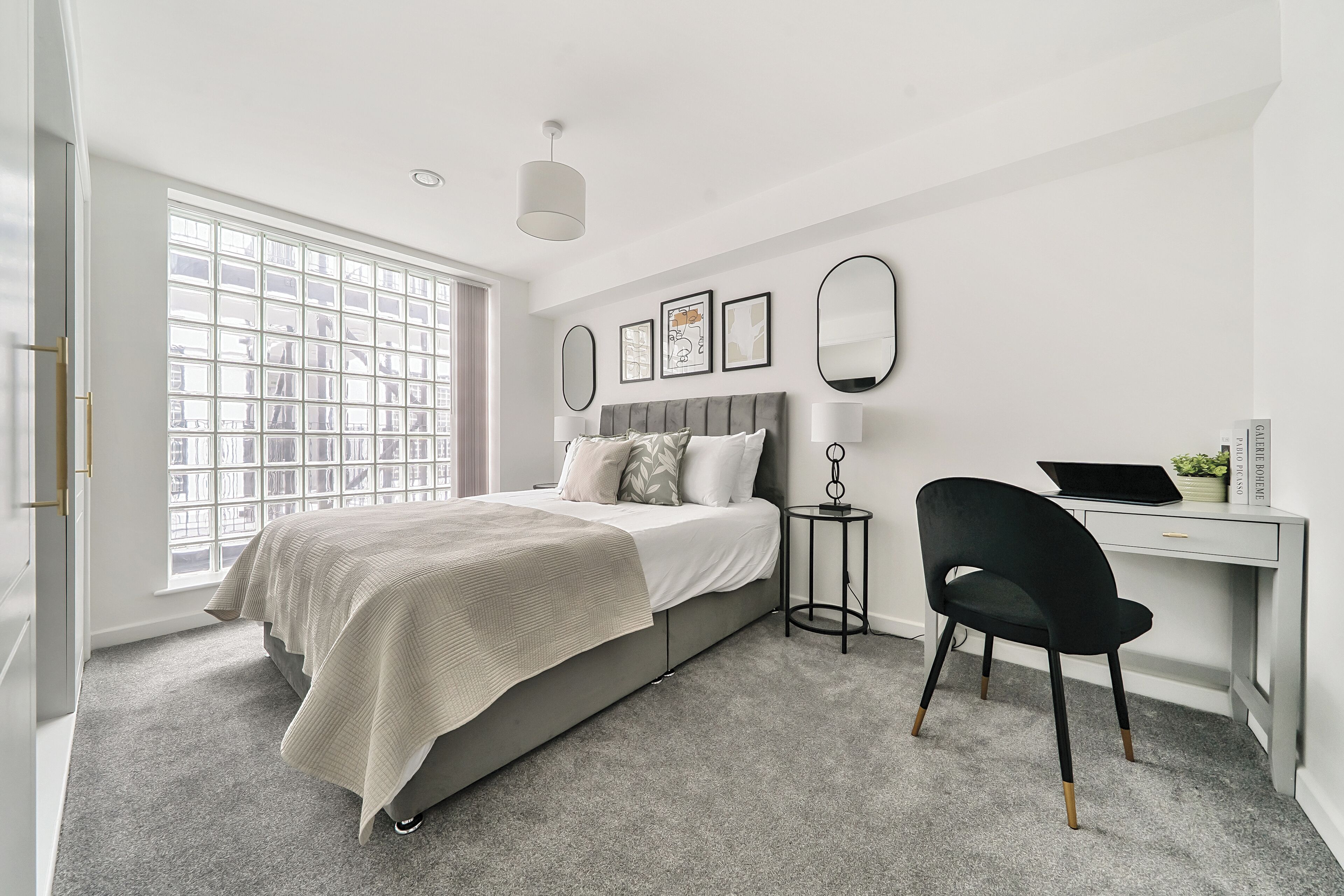 2 habitaciones, tabla de planchar con plancha, wifi y ropa de cama 