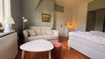 1 bedroom, desk, free WiFi, bed sheets