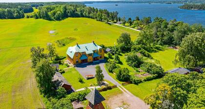 Cozy studio in an old school by the lake for 2 people with full kitchen