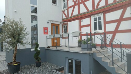Guest rooms in the historic, late medieval guest house - only 5km to Hanau