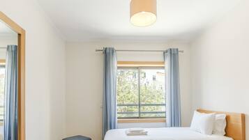 1 chambre, fer et planche Ă  repasser, Wi-Fi gratuit, draps fournis