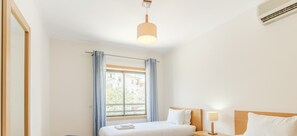 2 chambres, fer et planche à repasser, Wi-Fi gratuit, draps fournis