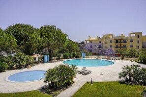 Unclassified image, 2 of 35, button