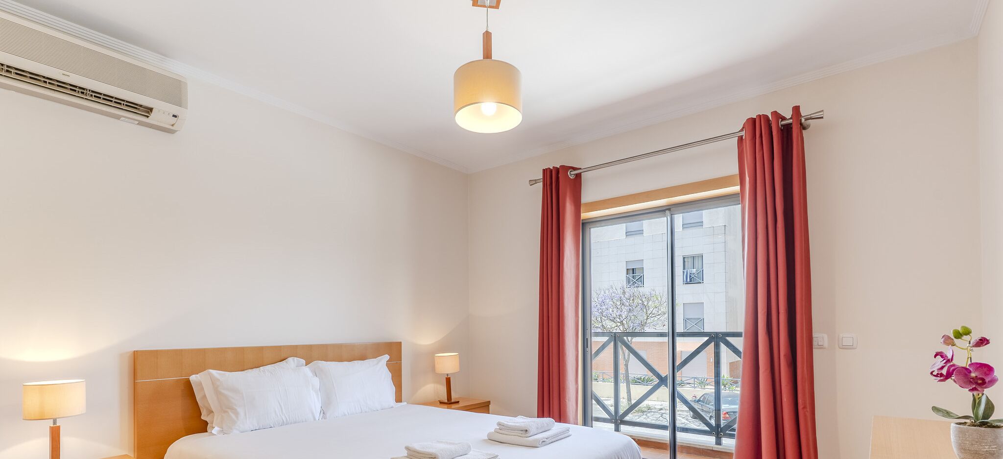 1 slaapkamer, een strijkplank/strijkijzer, gratis wifi, beddengoed