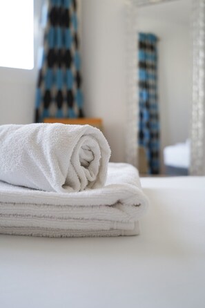 Fer et planche à repasser, Wi-Fi gratuit, draps fournis