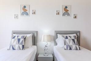 Fer et planche à repasser, Wi-Fi gratuit, draps fournis