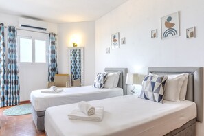 Unclassified image, 2 of 23, button