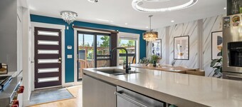 *Spectacularly Spacious*  6-Person Sauna |Rocket-ship|Game-Room|Hammock