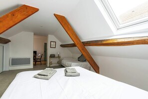 1 bedroom, iron/ironing board, WiFi