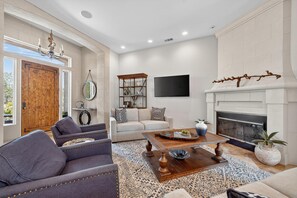 TV, fireplace