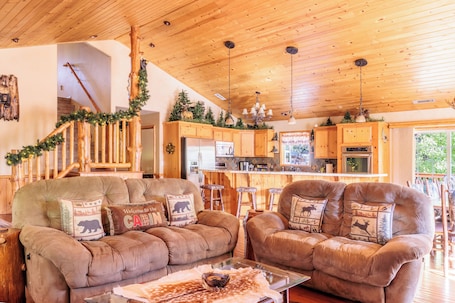 Living area. New! Bearadise ~ Hunting Cabin with Game Room