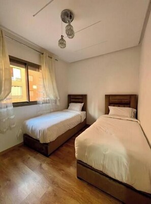 2 chambres, fer et planche à repasser, draps fournis