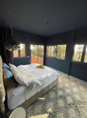 4 bedrooms, WiFi, bed sheets