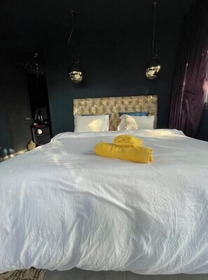 4 bedrooms, WiFi, bed sheets