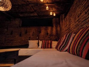 4 bedrooms, WiFi, bed sheets