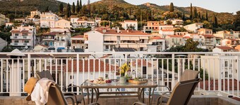 Dioni, Central Luxury Apartment in Samos Town