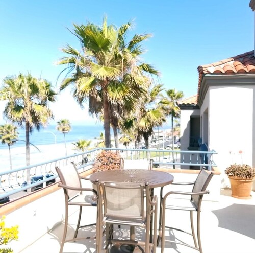 Ocean front escape at Tamarack Beach Resort! Walk to beach & Carlsbad village