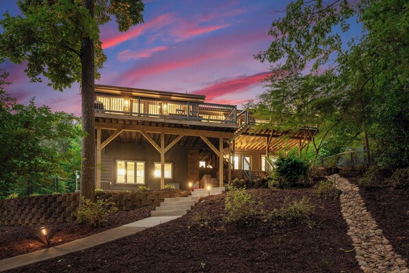 Interior - Cove's End by Avantstay Dock, Game Room, Fire Pit & Forest Views (Mooresville)