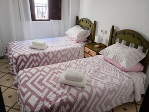 3 Schlafzimmer, Bügeleisen/Bügelbrett, Bettwäsche, Rollstuhlgeeignet