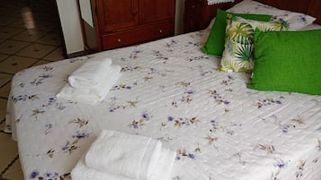 3 bedrooms, iron/ironing board, bed sheets, wheelchair access