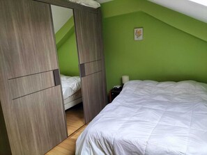 4 makuuhuonetta, silitysrauta/-lauta, Wi-Fi