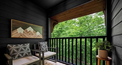 Indoor Heated Pool, Game Room, Hot Tub, Firepits & Spacious Lodge Perfect for Families, Groups & Friends 2 Firefly Mountain Suites by Avantstay
