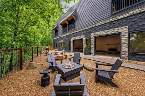 Indoor Heated Pool, Hot Tub, Game Room, Firepits & Outdoor Play Near Dollywood + National Park 2 Suites at Firefly Mountain Lodge by Avantstay