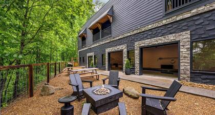Indoor Heated Pool, Hot Tub, Game Room, Firepits & Outdoor Play Near Dollywood + National Park 2 Suites at Firefly Mountain Lodge by Avantstay