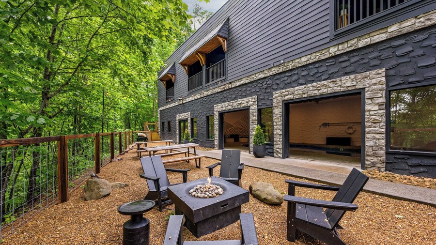 Sleeps 18 3 Suites at Firefly Mountain Lodge Indoor Pool, Hot Tub, Game Room, Firepits & Dining Spaces Just Minutes From Dollywood and Gatlinburg