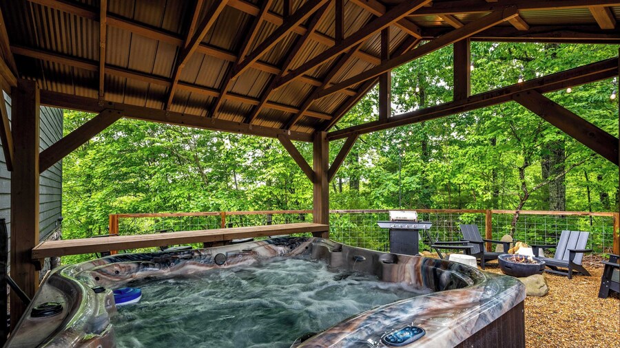 Three Firefly Mountain Suites by Avantstay Sleeps 18 + Indoor Pool, Game Room, and Firepits