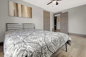 Comfort House | Free WiFi, bed sheets - Comfortable 6Br 2Bath In The Heart Of Niagara Falls (Niagara Falls)