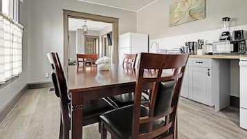 Rumah Comfort | Makan di kamar