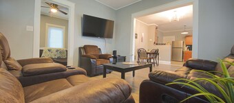 Large 6Br, 2Ba Close To Niagara Falls