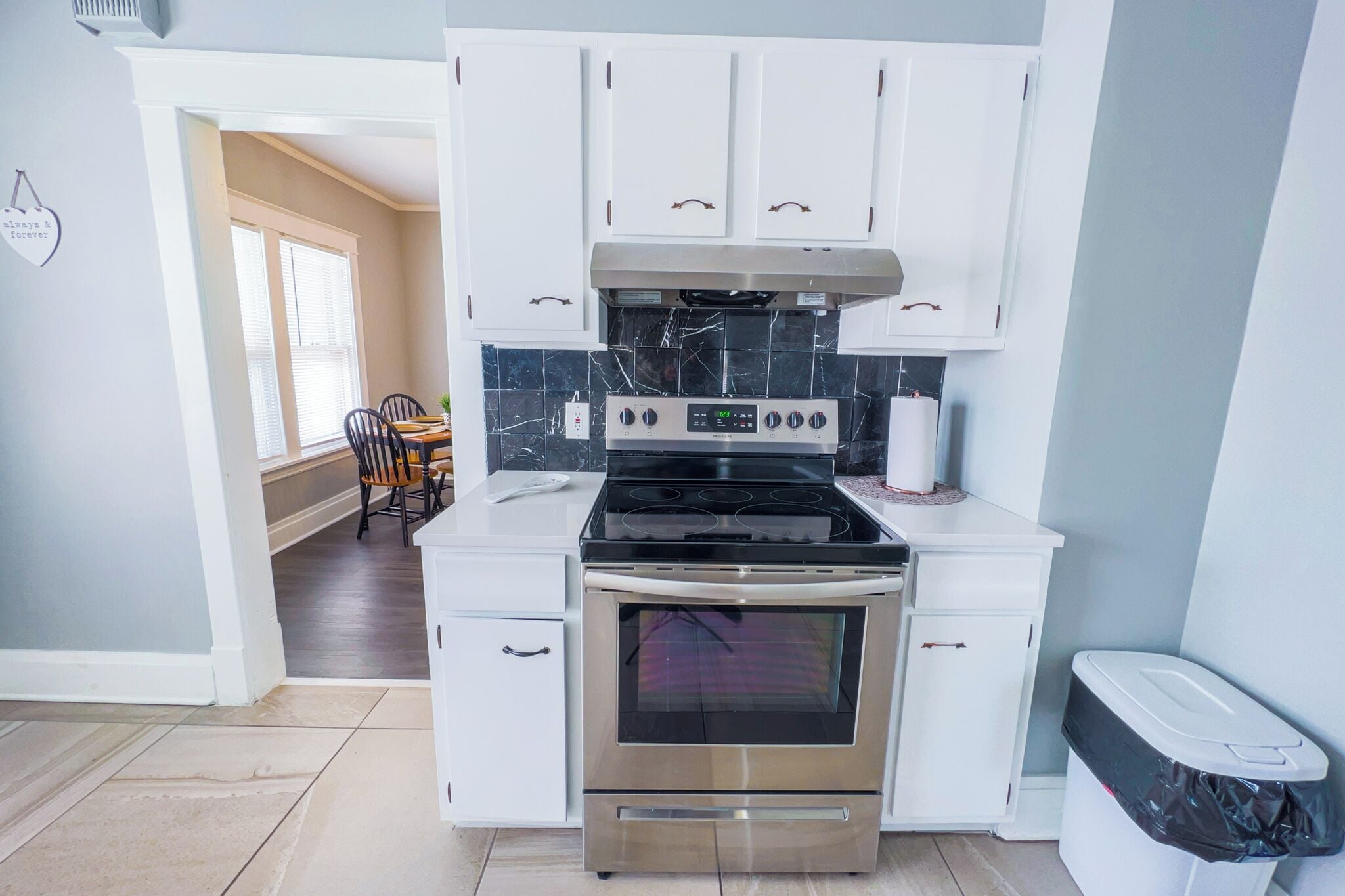 Maison | Cuisine privée | Bouilloire électrique, grille-pain, blender, congélateur