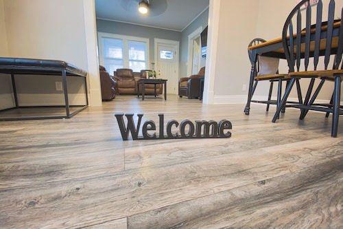 Large 6Br, 2Ba Close To Niagara Falls