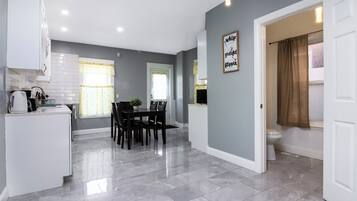 House | Private kitchen | Toaster, blender, cleaning supplies, paper towels