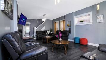 Talo | Oleskelualue | Taulutelevisio, Netflix, Hulu, suoratoistopalvelut