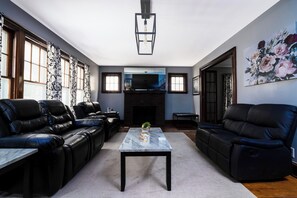 House | Living area - 5Br, 1.5 Ba Close To Niagara Falls State Park (Niagara Falls)