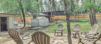 Tranquil cabin close to Lake Grindstone and downtown