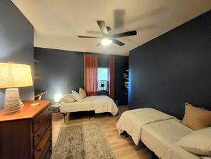 3 bedrooms, desk, iron/ironing board, free WiFi