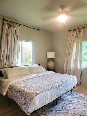 3 soverom, skrivebord, strykejern/-brett og wi-fi (inkludert)