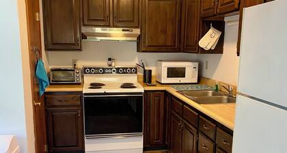 Charming 1-bedroom 2nd-Floor apartment, Sleeps 6, in Pleasant Spring Mills.