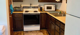 Charming 1-bedroom 2nd-Floor apartment, Sleeps 6, in Pleasant Spring Mills.